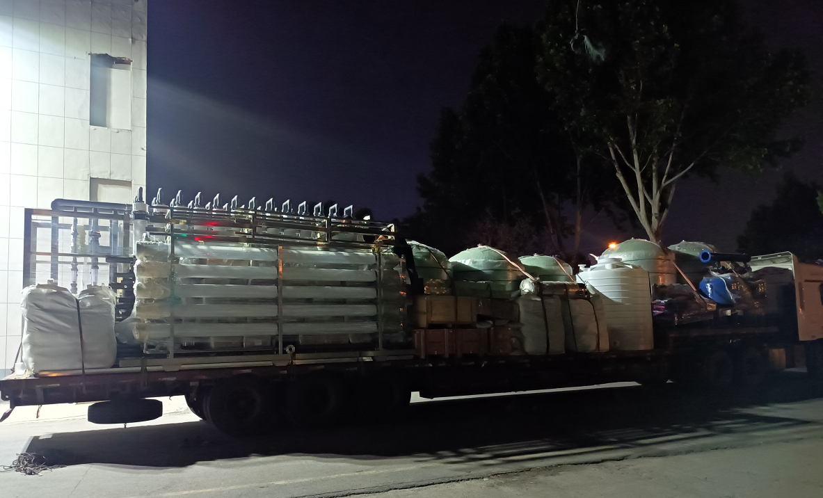【川一股份】80T超滤设备+20T单级反渗透设备装车发往云南省宜良县