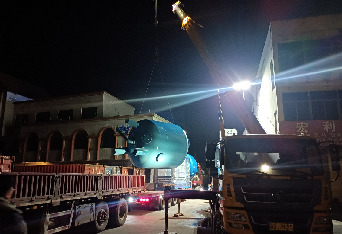 【川一股份】55T超滤设备装车发往山西吕梁市